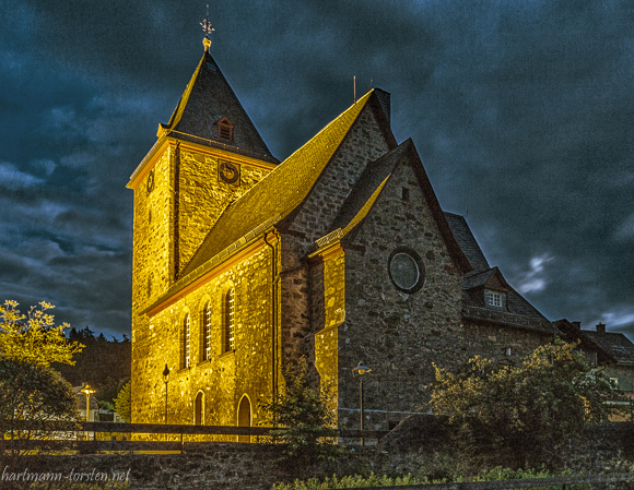Ballersbach  |  Kirche, Backhausweg