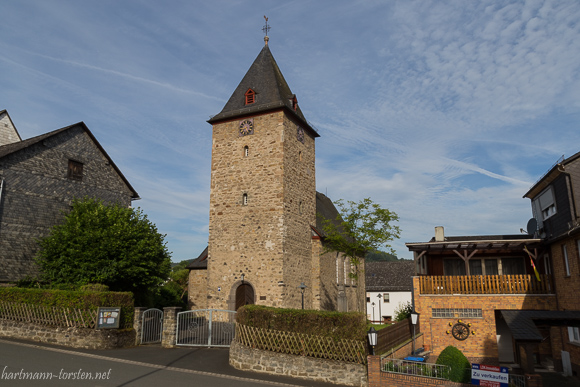 Ballersbach  |  Kirche, Hohler Weg