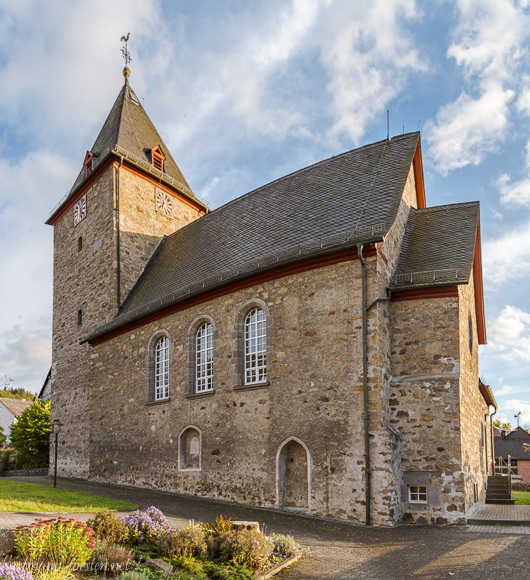 Ballersbach  |  Kirche, Backhausweg